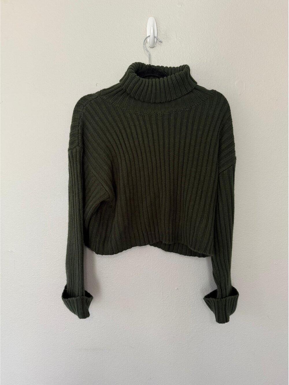 Sweet rain cropped sweater size large